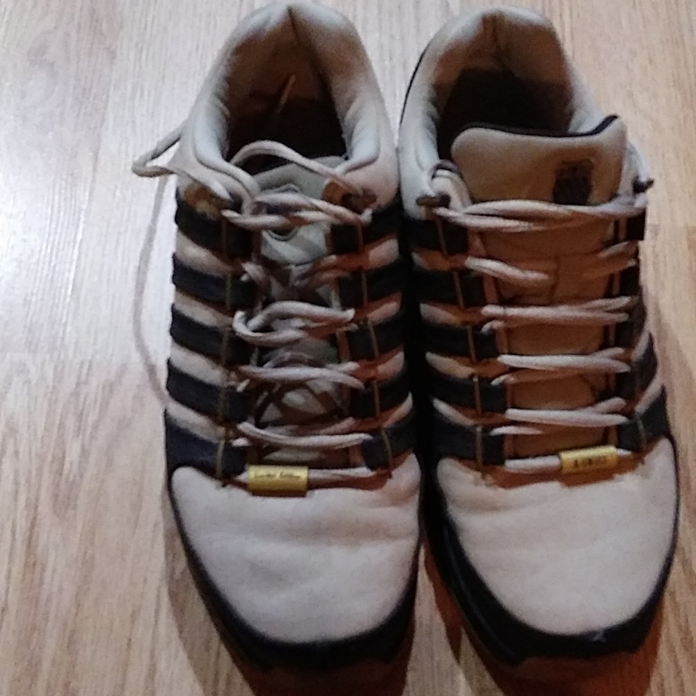 K-Swiss - Picture 2 of 3